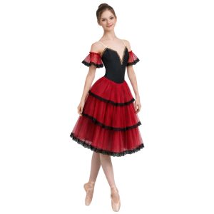 Costume da scena con gonna a balze e manichette in tulle – vista frontale